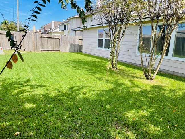 Building Photo - 10723 Lake Riata Ln