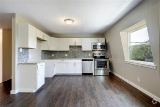 Building Photo - 7204 Twin Crest Dr