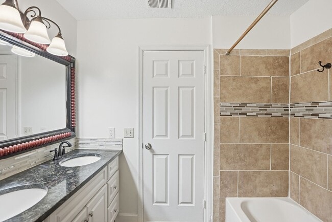 Building Photo - Ranch Style Home in Southside Savannah