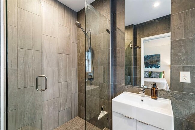 Building Photo - 212 Geneva St