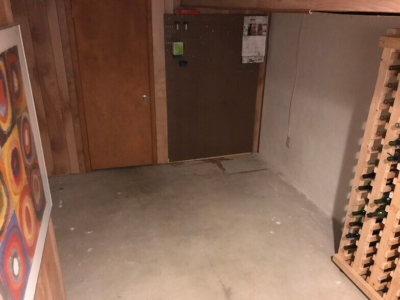 Door leads to Washer/Dryer (Elec) purchased new Nov 2019... Furnace/Hotwater tank (Gas) - 2568A Grouse Ridge