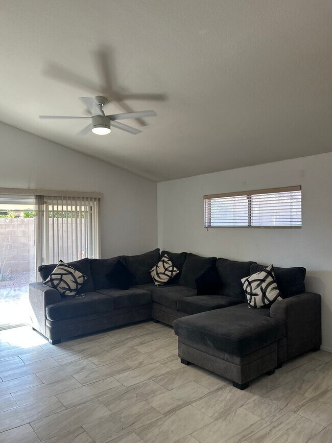 Building Photo - 7277 W Maple Ridge Dr