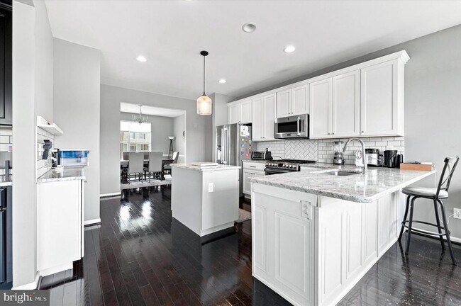 Building Photo - 209 Riding Path Dr