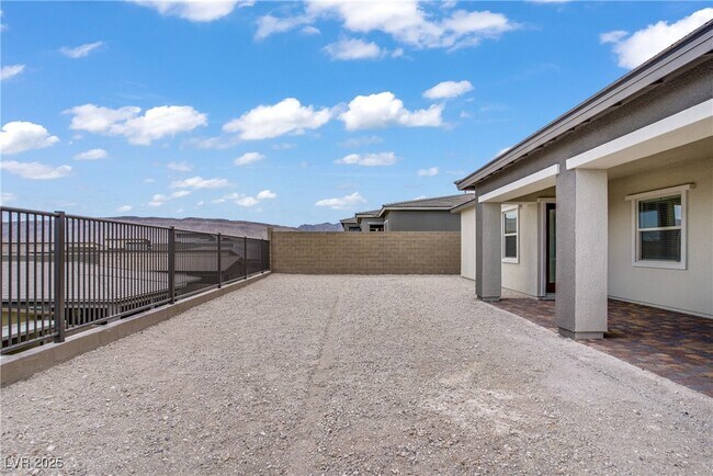 Building Photo - 12556 Heritage Hts Dr