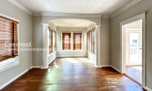 Building Photo - 2-Bedroom Home with Fenced Yard / Pet-Frie...