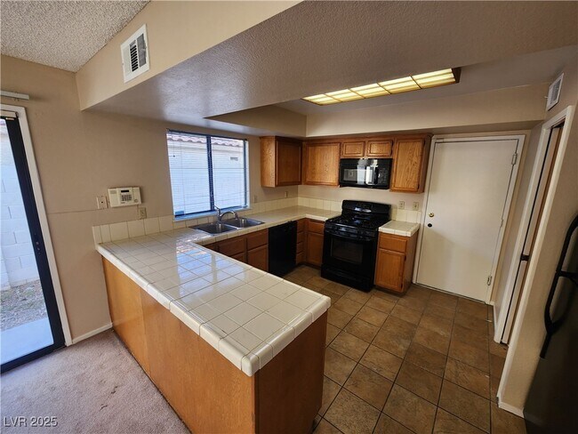 Building Photo - 25 Jensen Dr