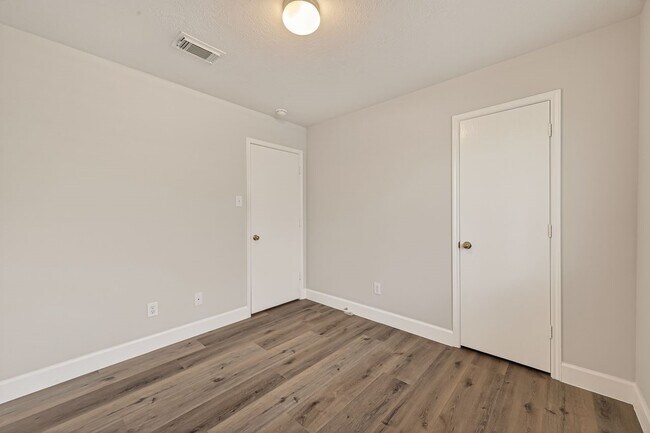 Building Photo - 6739 Windy River Ln