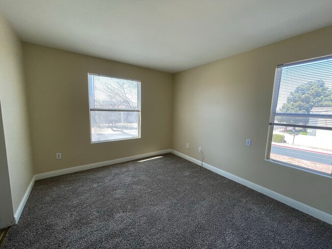 Building Photo - Gorgeous 2nd Floor Unit-Available SOON!