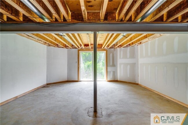 Building Photo - 35 Old Mill Rd