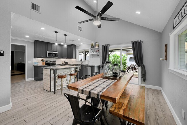 Building Photo - 12714 Huntington Field Dr