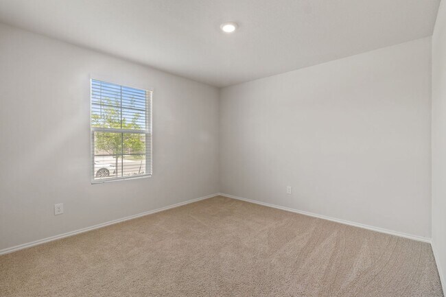 Building Photo - 832 Pronghorn Trl