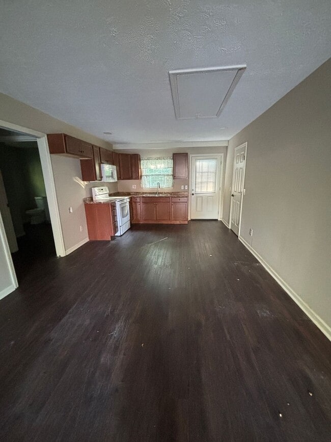 Building Photo - Space, Privacy & Flexibility – All in One Stunning Property