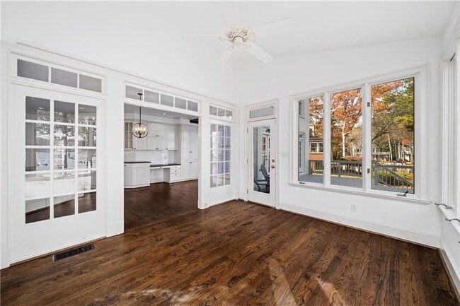 Building Photo - 135 Staghound Ct