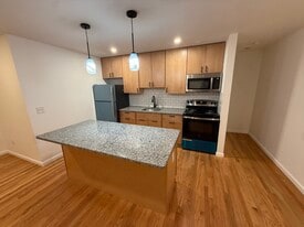 Building Photo - 350 S Wood Ave