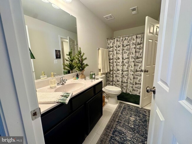 Building Photo - 100 Batik Wy