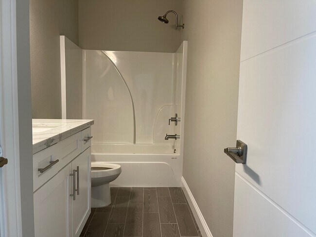 Building Photo - 10440 Dominion Ranch Dr