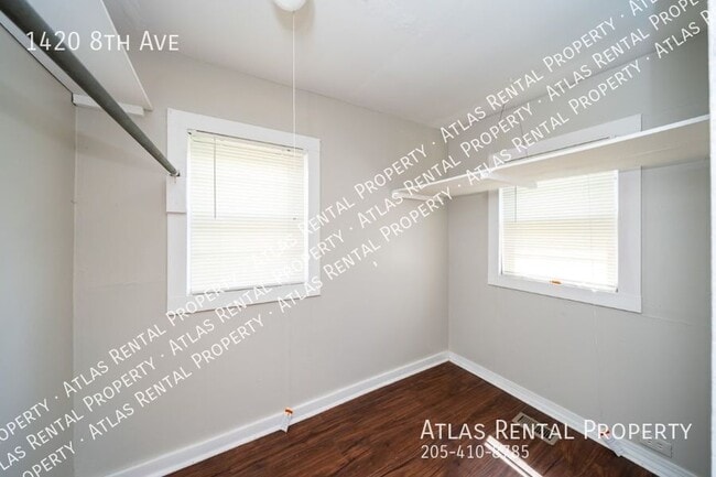 Building Photo - 1420 8th Ave