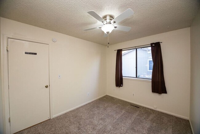 Building Photo - Spacious 4 Bedroom in Mid-Town Fort Collins