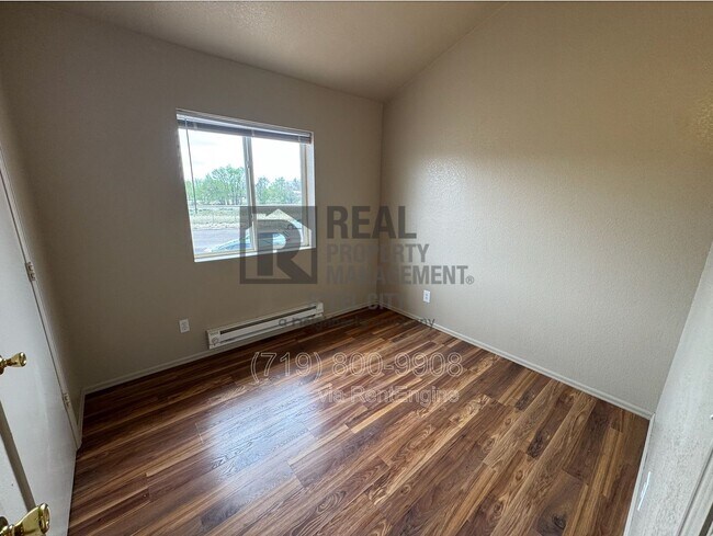 Building Photo - 1717 Oakshire Ln