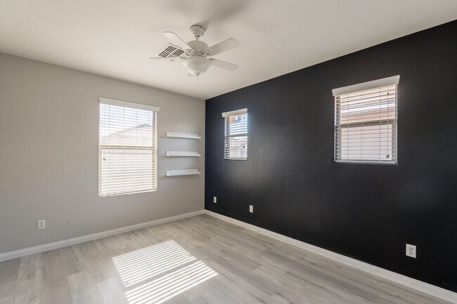 Building Photo - 1057 S Deerfield Ln