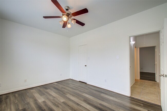 Building Photo - 18103 Double Bay Rd