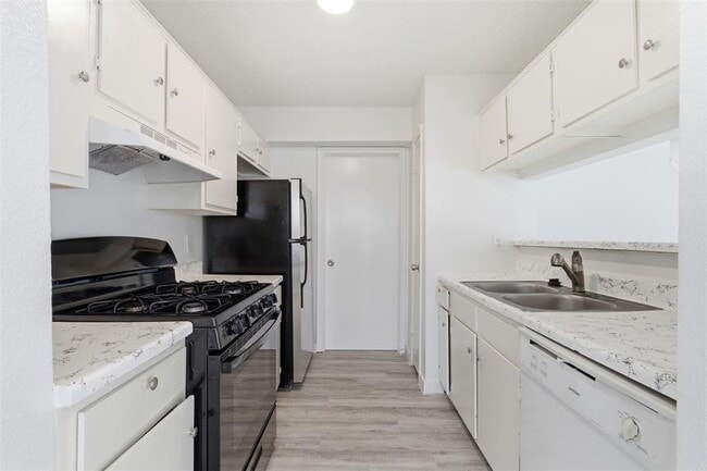 Building Photo - 1605 Future Dr