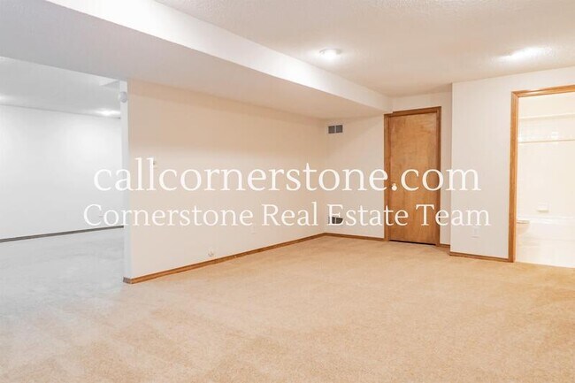 Building Photo - 630 Fernglen Ct