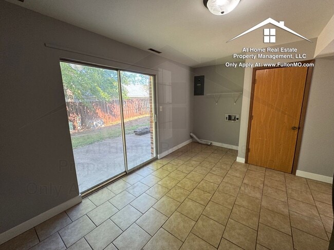 Building Photo - 551 Collier Ln