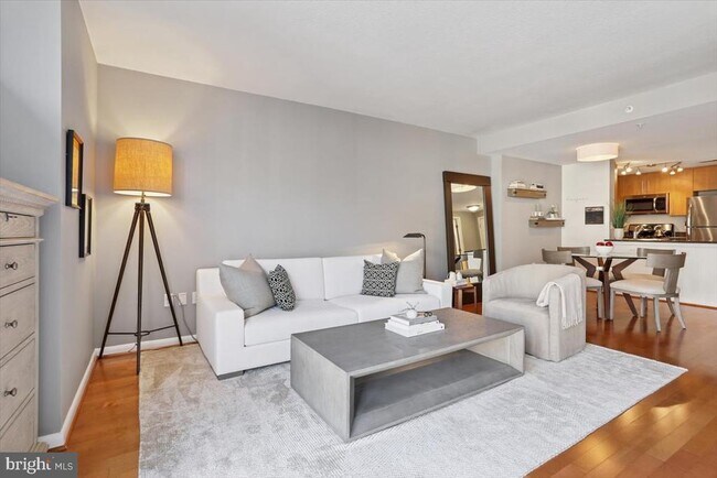 Building Photo - 1021 N Garfield St