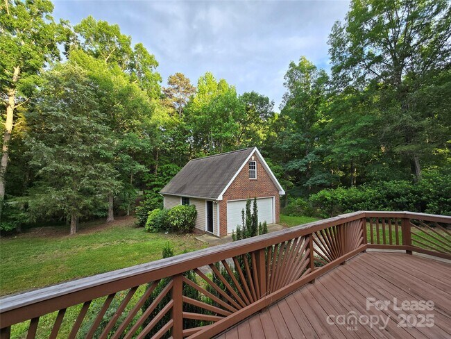 Building Photo - 409 Foxglove Ln