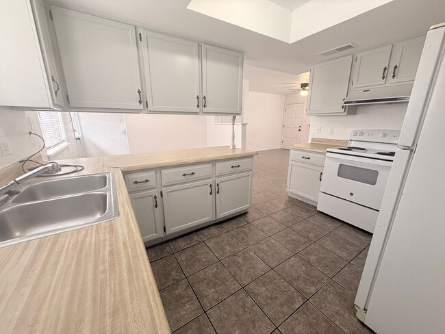 Building Photo - 3155 Posada Ct