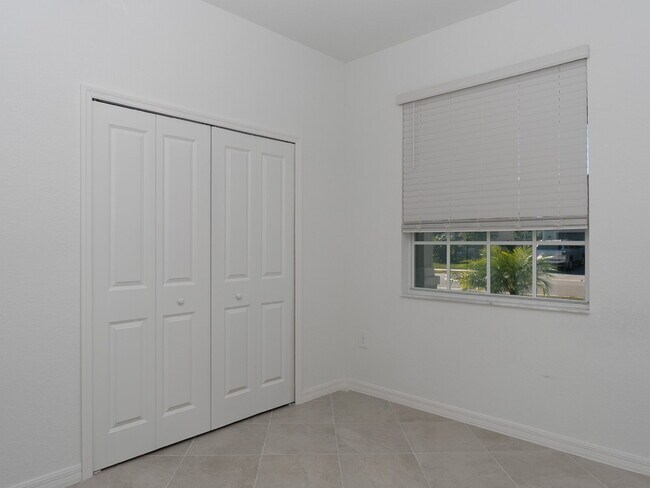 Building Photo - 11470 Burgundy Dr