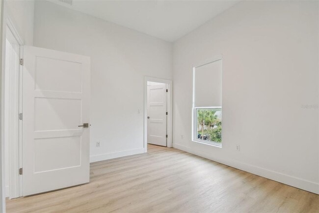 Building Photo - 3826 Pompano Dr SE