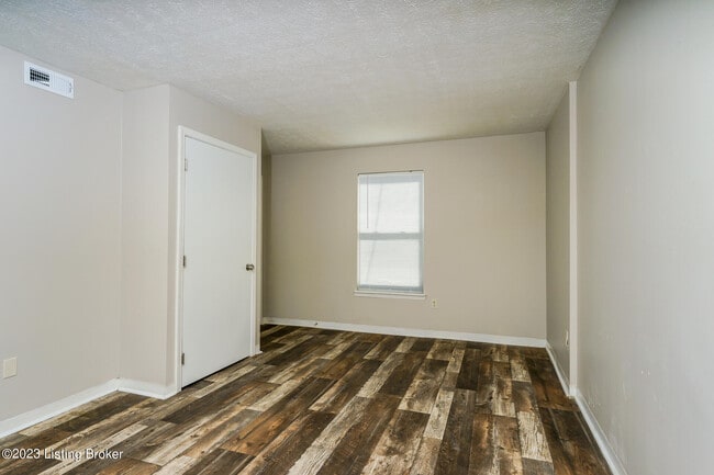Building Photo - 2913 Dumesnil St
