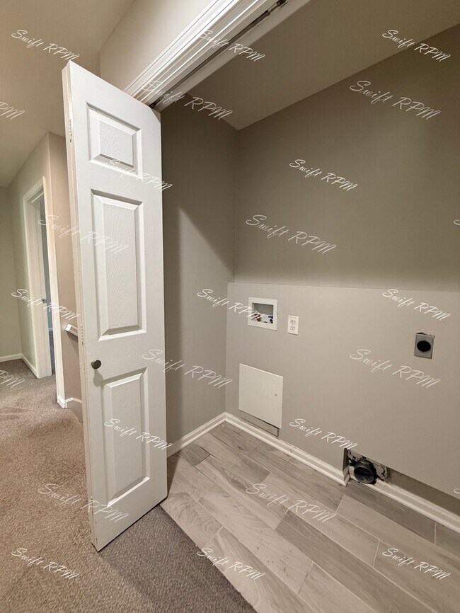 Building Photo - 15602 Maple St