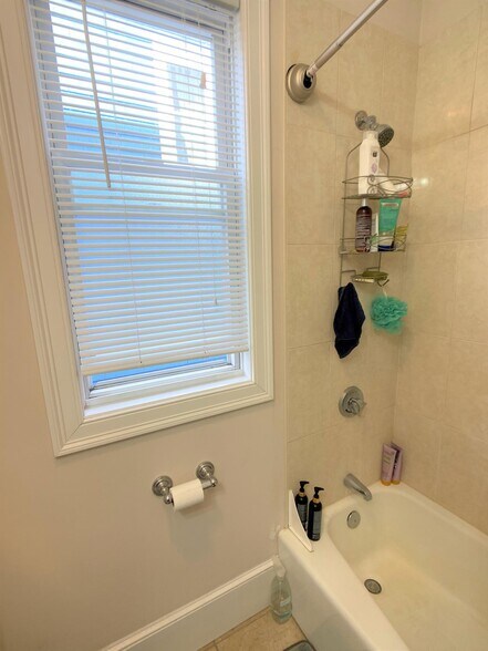 Building Photo - 15 Sargent Ave