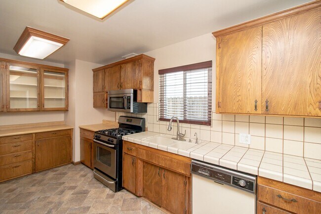 Building Photo - Expansive Four-Bedroom In Highly Desirable City Of Redlands!