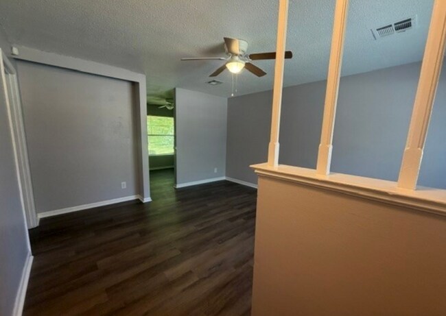Building Photo - 217 Townsend Dr