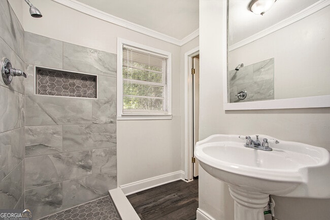 Building Photo - 3718 Daisy Dr