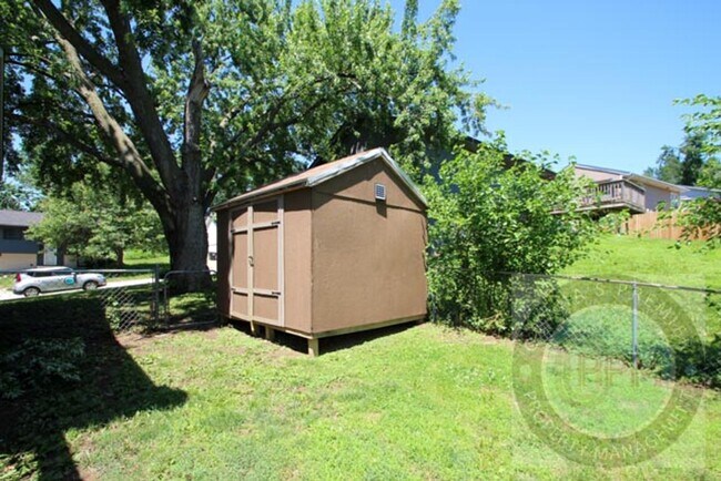 Building Photo - Beautiful 3 Bedroom Split entry in Gretna
