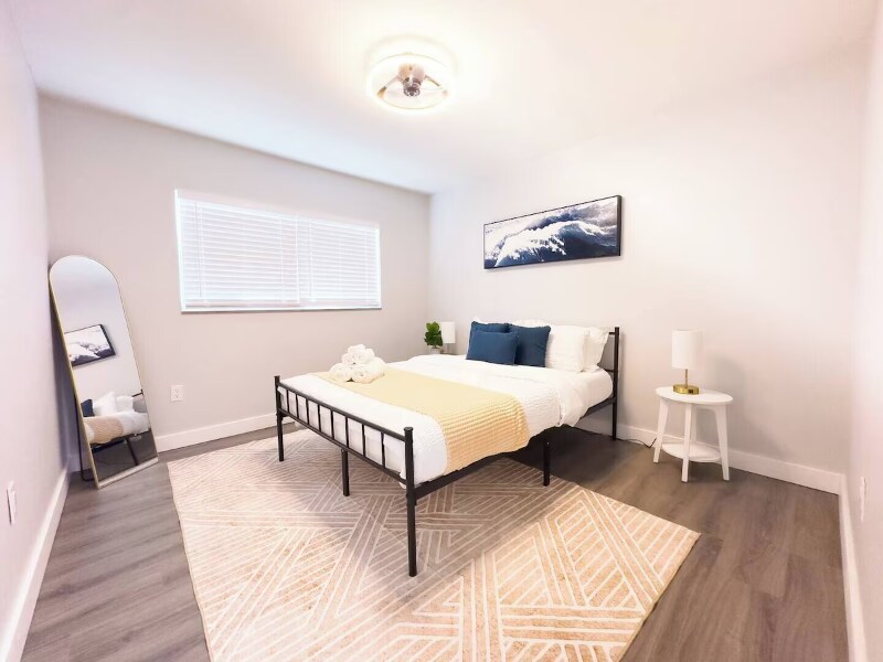 Building Photo - 8911 Oren Ave