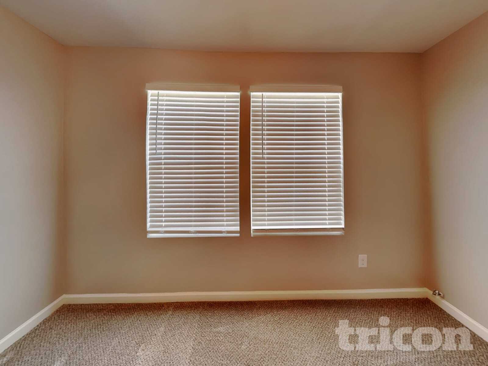 Building Photo - 1704 Sawtooth Ct