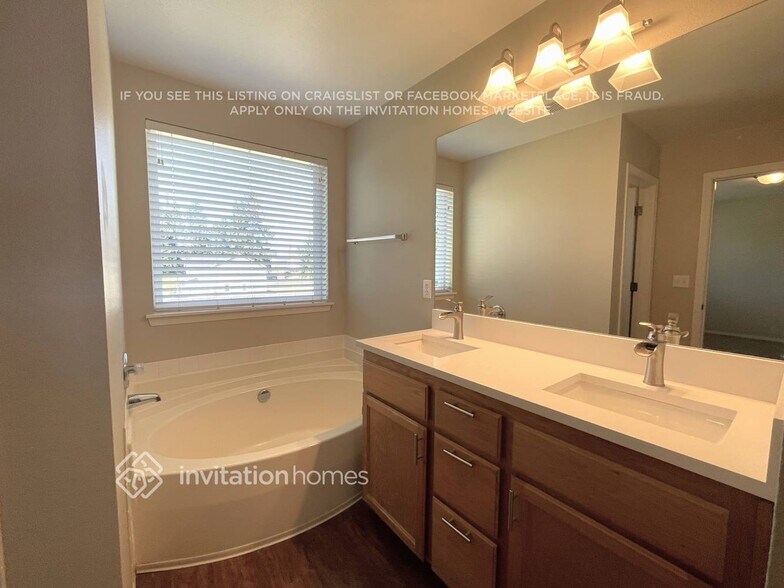 Building Photo - 2321 171st St E