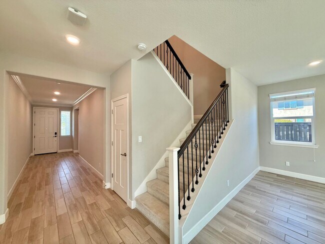 Building Photo - 1561 Osborn Dr