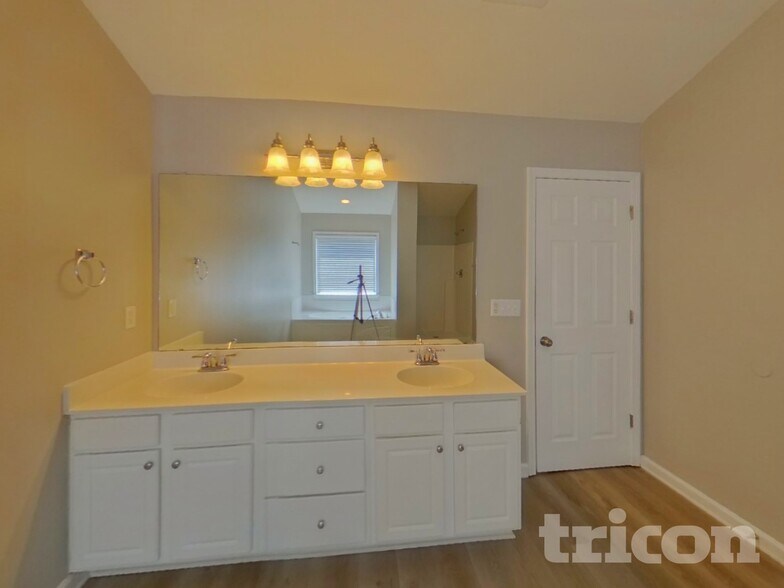 Building Photo - 7259 Madison Cir