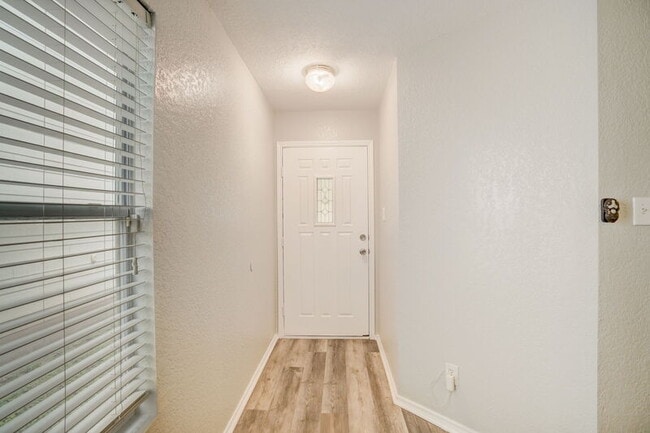 Building Photo - 12219 Raw Silver