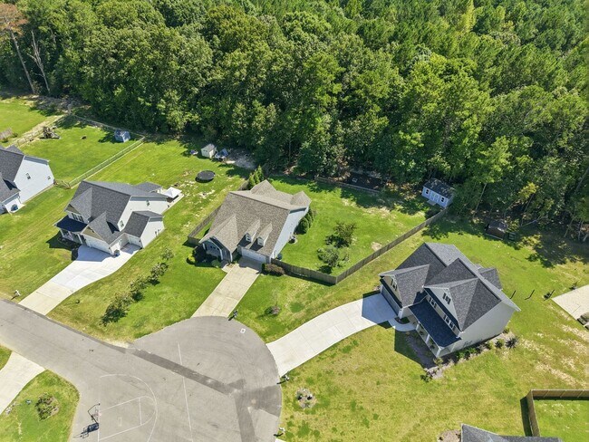 Building Photo - 233 Forester Dr