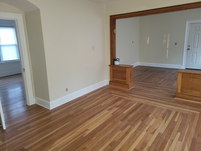 Building Photo - 23 Holmes Ave