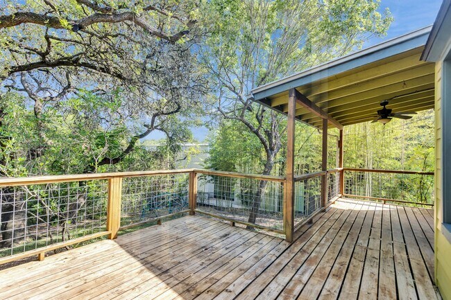 Building Photo - 1321 Bonham Terrace