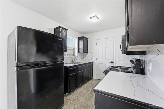 Building Photo - 12 W Sherryl Ave